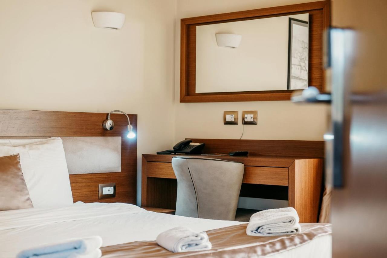 Center Hotel ジロカストラ エクステリア 写真