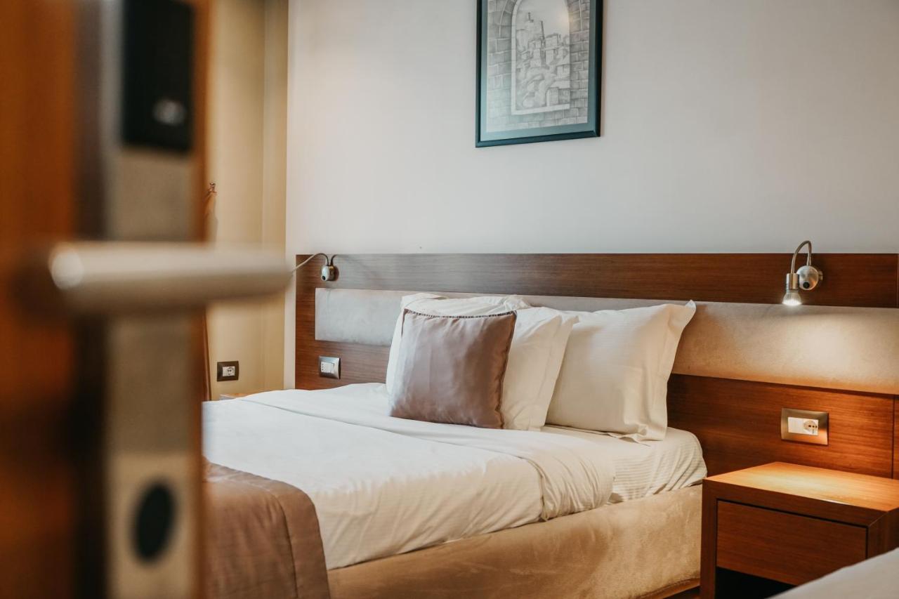 Center Hotel ジロカストラ エクステリア 写真