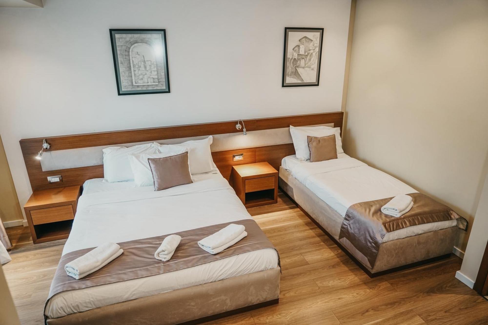 Center Hotel ジロカストラ エクステリア 写真