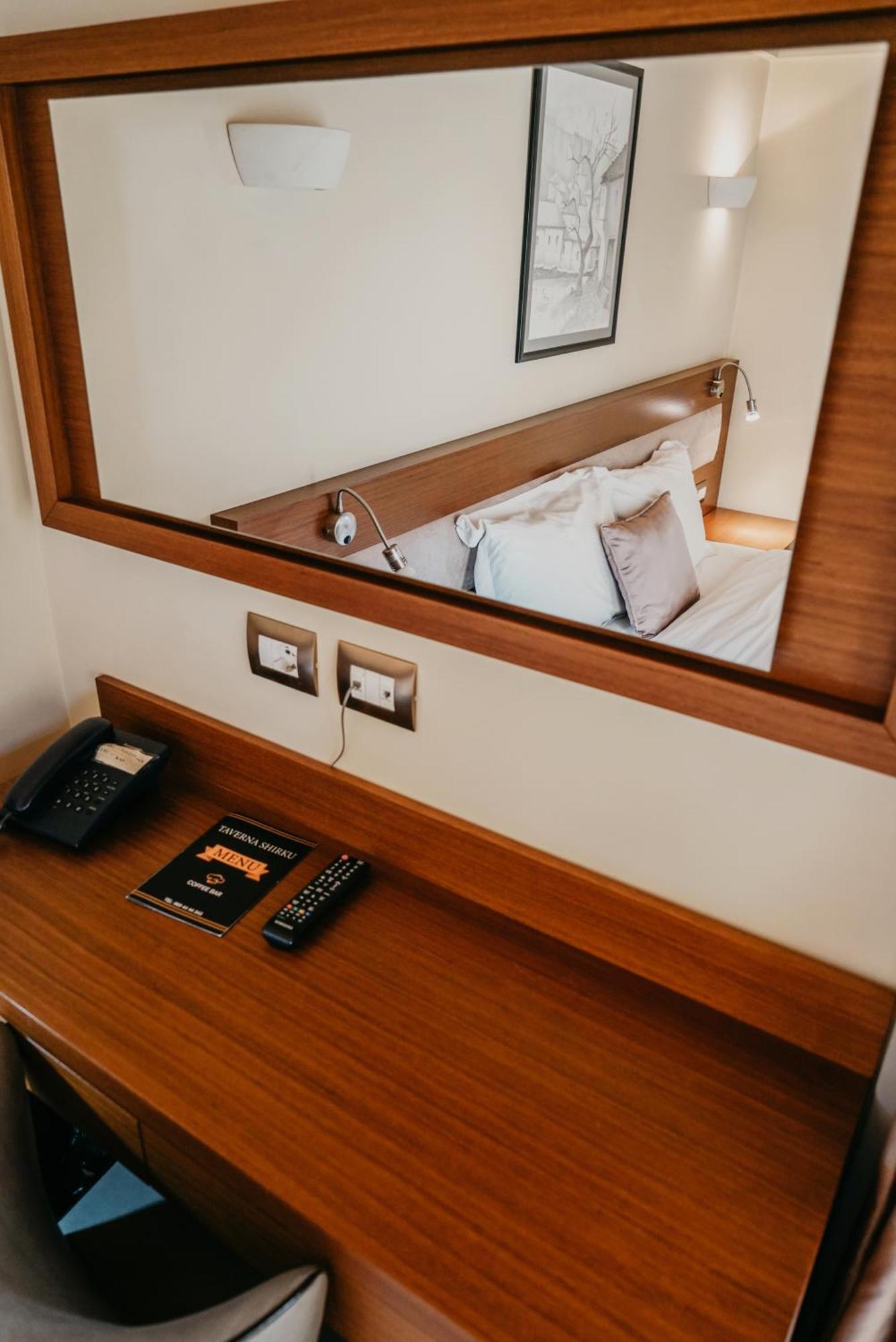 Center Hotel ジロカストラ エクステリア 写真